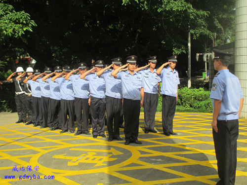 遇持刀窃贼 东莞樟木头保安公司保安将其擒拿