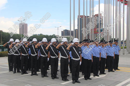 保安服务公司六玄网132432惊呆了保安拉警戒线护雪？