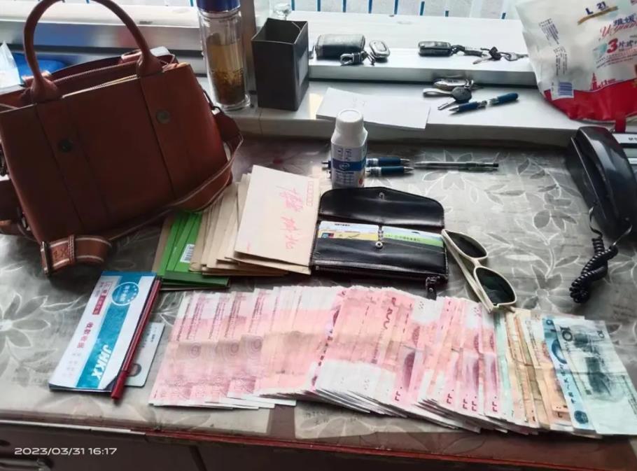 装有6700元现金的包遗失，多亏医院保安发现物归原主