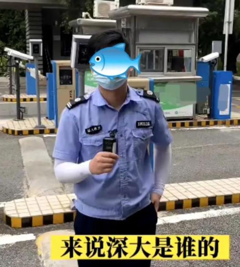 游客质问保安要求进校园？高校回应……