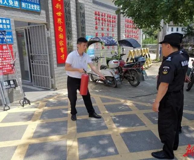 让奋斗在一线的保安员展现最美的一面